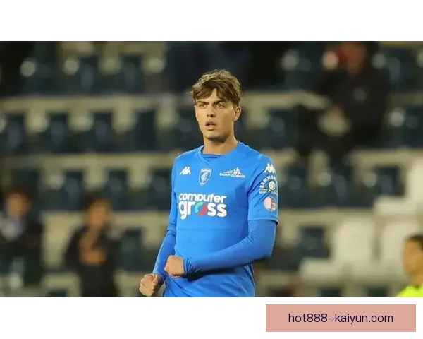 马尔蒂尼在职业生涯中持续保持出色的防守表现，为AC米兰和国家队做出了巨大贡献。