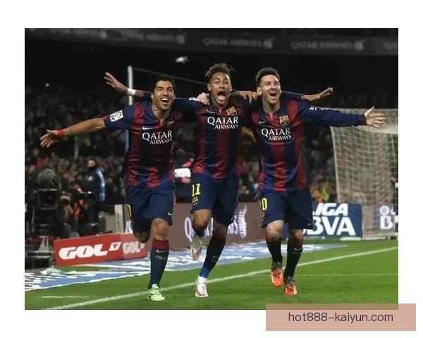 拉菲尼亚庆祝动作起源引发热议，球迷热切关注其背后故事与意义。