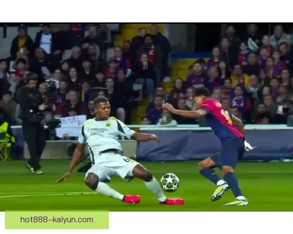 阿拉巴技术特点分析：多才多艺的全能卫士表现稳健，盘带和传球能力突出。